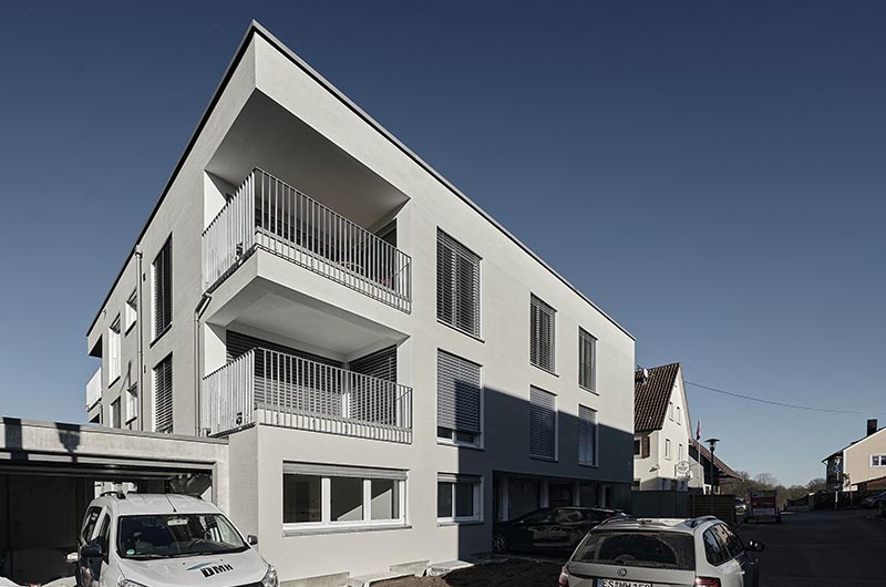 Neubau modernes Mehrfamilienhaus mit Balkonen