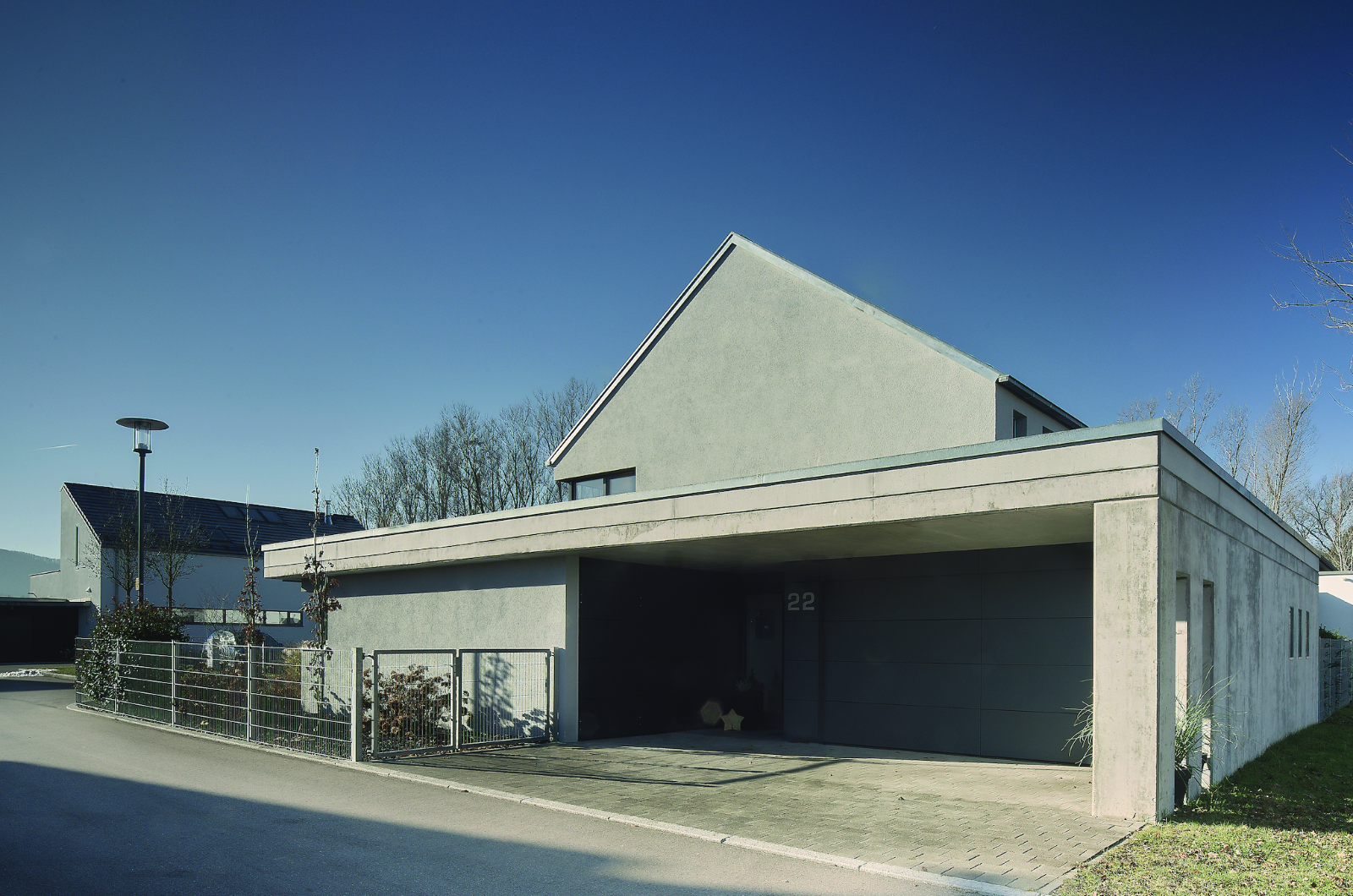 Modernes Einfamilienhaus mit Satteldach in schlichter Bauform