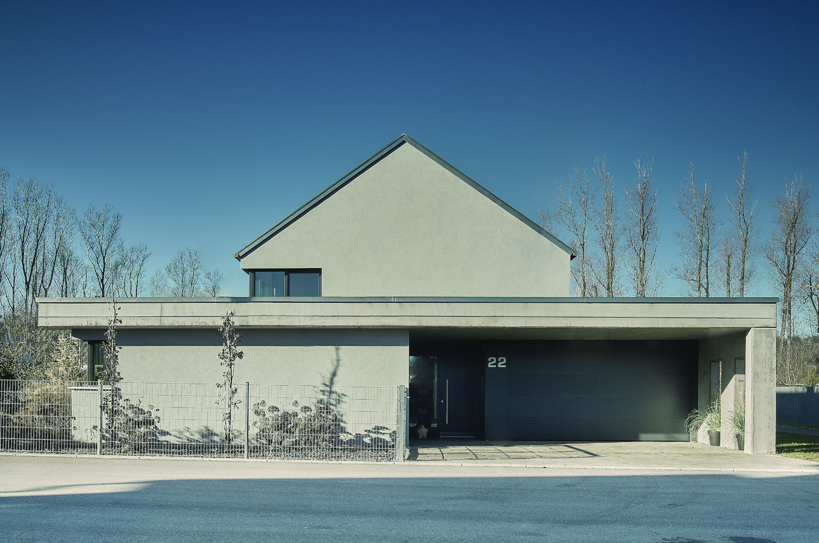 Modernes Einfamilienhaus mit Satteldach in schlichter Bauform